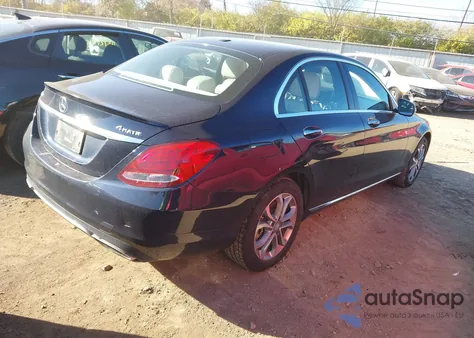 2016 Mercedes-Benz C 300 4Matic z USA, uszkodzony, nr VIN 55SWF4KB7GU104090